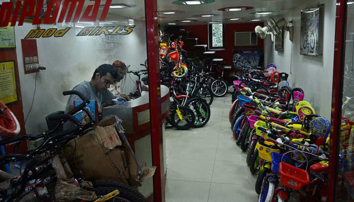 Jhandewalan cycle shop market shops