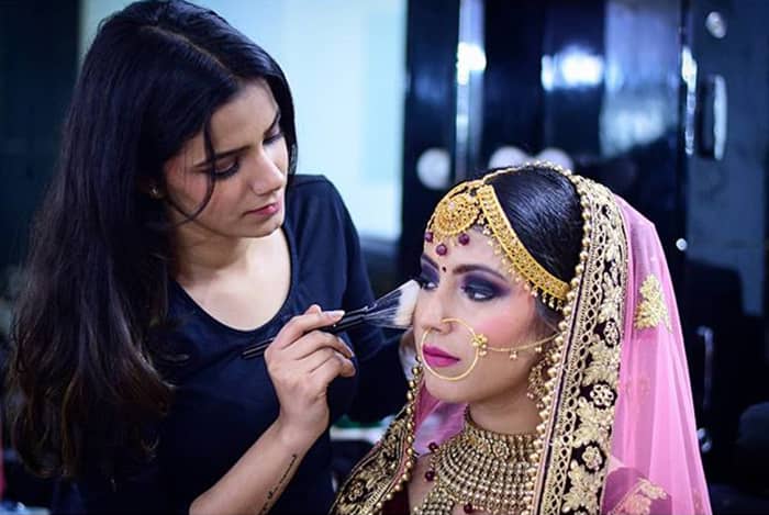 12 Best Makeup Schools In Delhi For Professional Courses | So Delhi